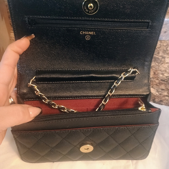 Chanel Gorgeous Designer Women's Chanel Handbag Pre-used Lots Of Life - Picture 11 of 16